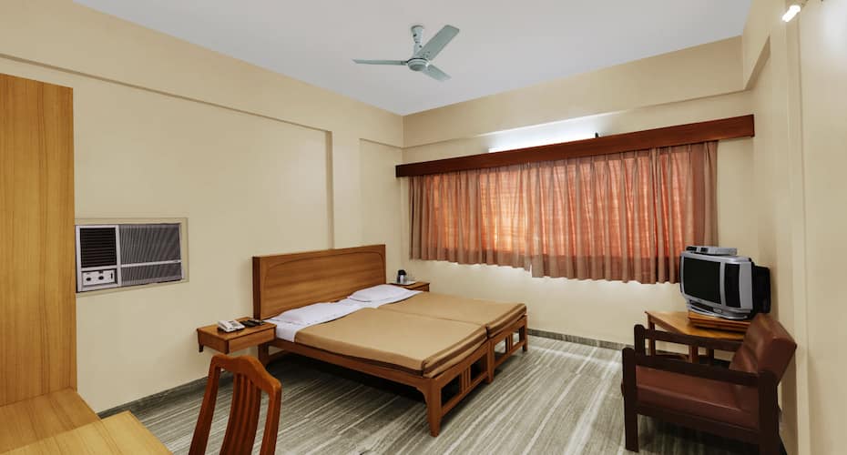 Hotel Meru, Pune 5
